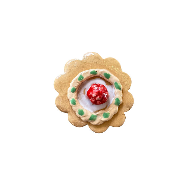 Scalloped Raspberry Cream Cookie