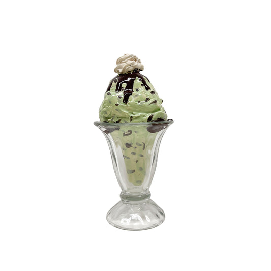 Single Scoop Mint Chip Sundae 1
