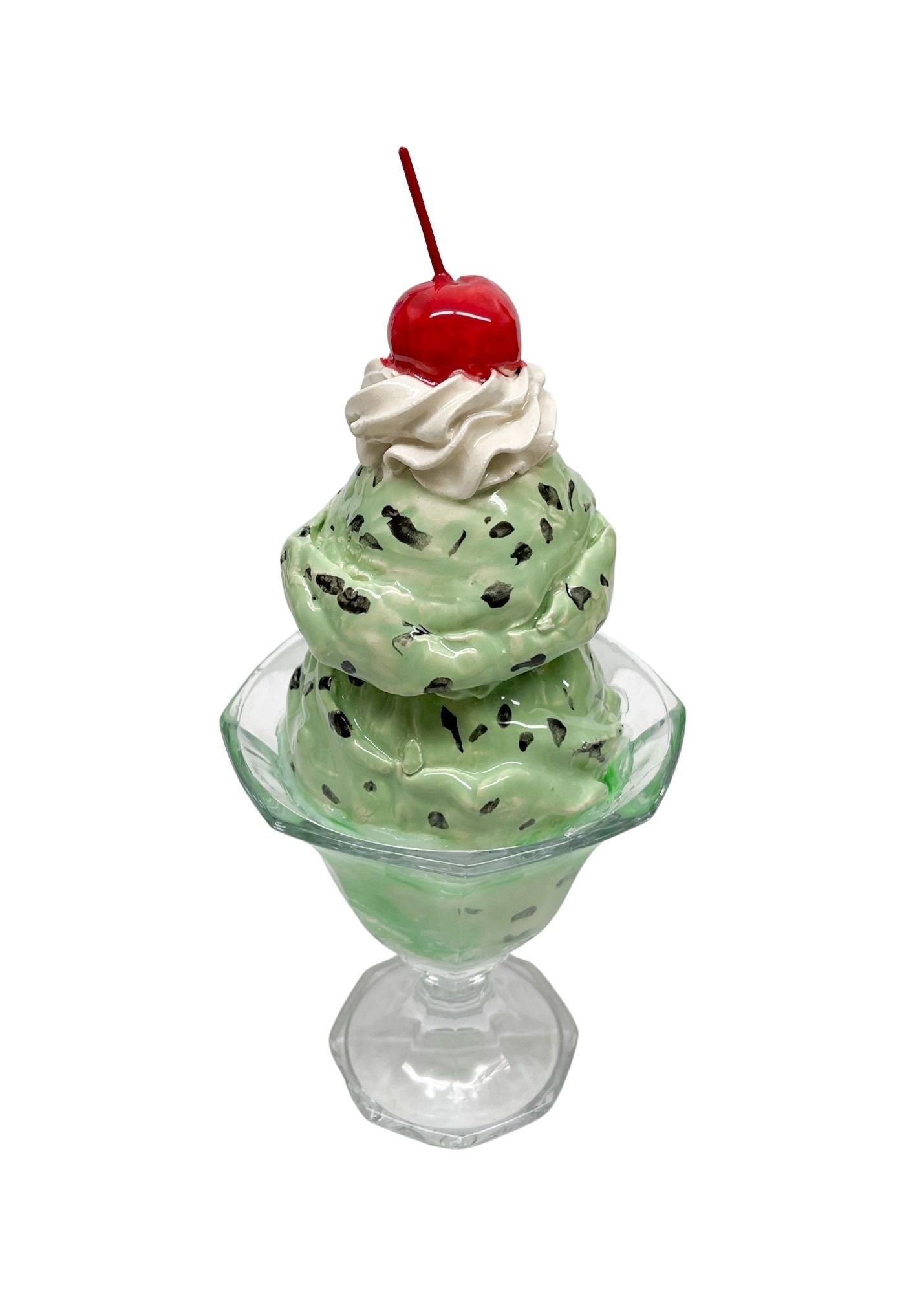 Double Scoop Mint Chip Sundae